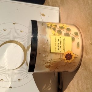 B&BW Sunshine & Daffodils 3-wick Candle